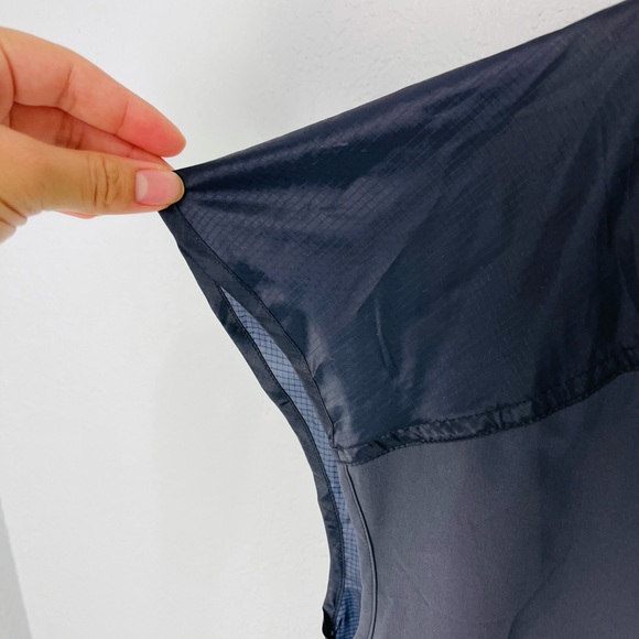 - NWT NIKE BLACK Sportswear Tech Pack Short Sleeve Vest Hoodie - Picture 9 of 12